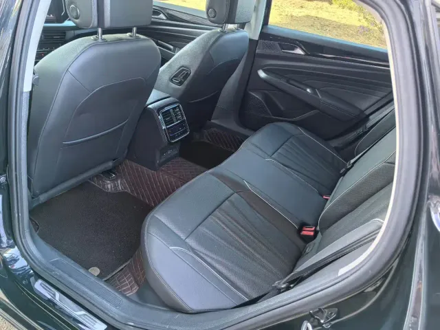 Volkswagen Passat — Фото автомобиля 9