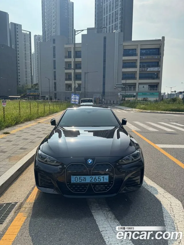 BMW i4 — Фото автомобиля 5