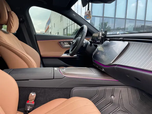 Mercedes-Benz E-Class — Фото автомобиля 16