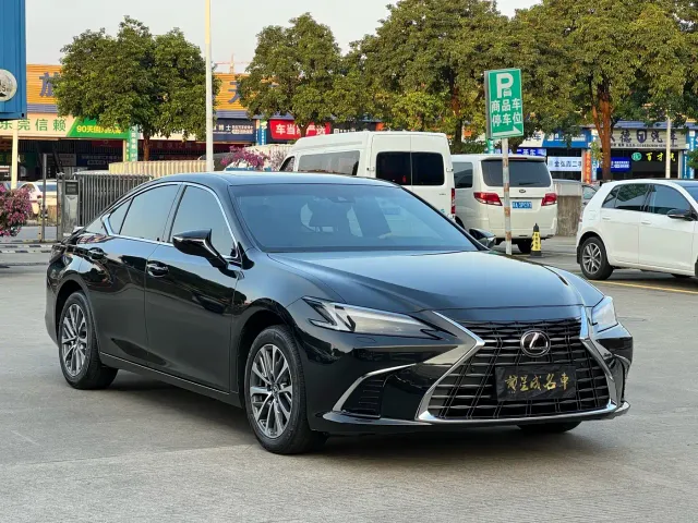 Lexus ES — Фото автомобиля 3