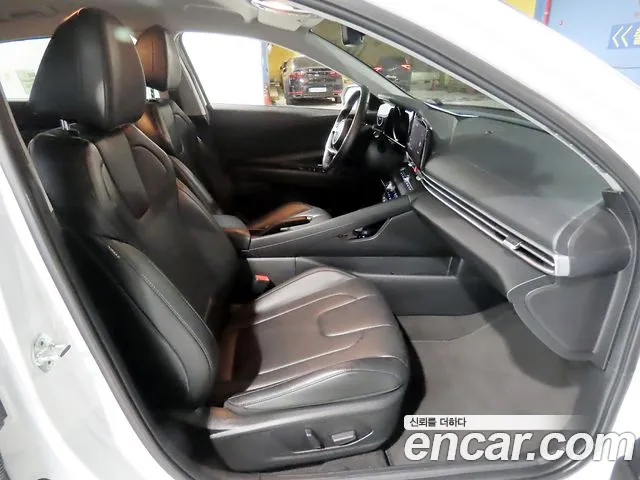 Hyundai Avante CN7 — Фото автомобиля 12