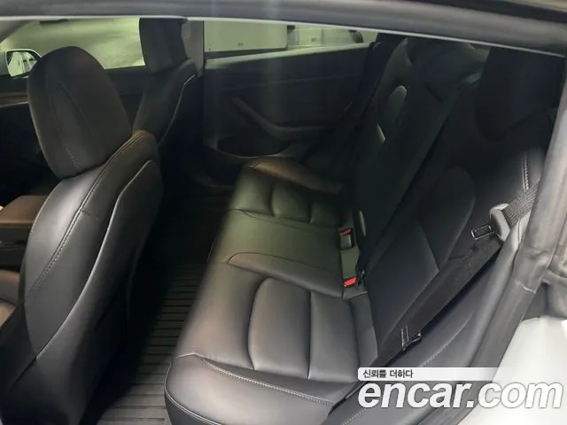 Tesla Model 3 — Фото автомобиля 16