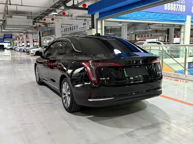 Hongqi E-QM5 — Фото автомобиля 6