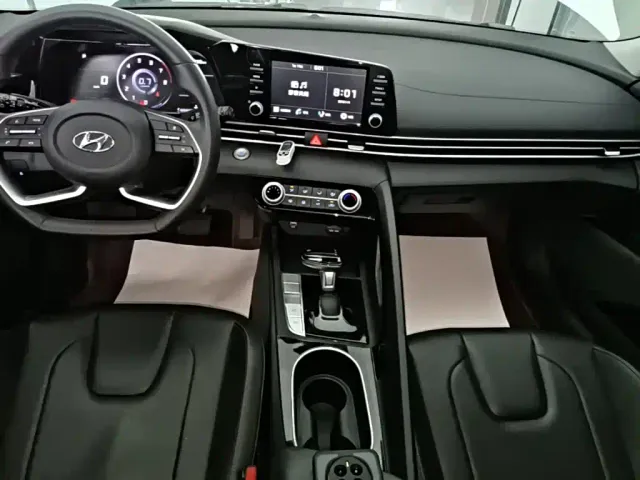 Hyundai Elantra — Фото автомобиля 12