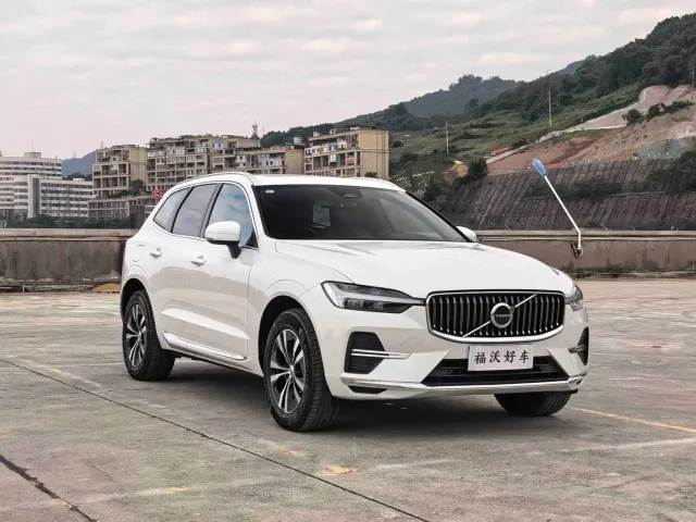 Volvo XC60 — Фото автомобиля 2