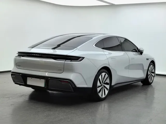 Geely Galaxy E8 — Фото автомобиля 4