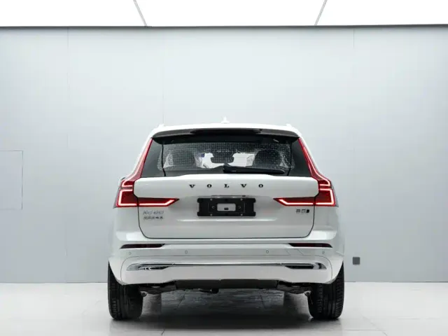 Volvo XC60 — Фото автомобиля 4