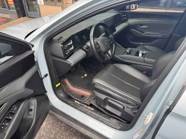 BYD Qin L — Фото автомобиля 8