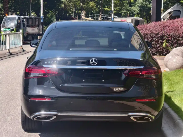Mercedes-Benz E-Class — Фото автомобиля 6