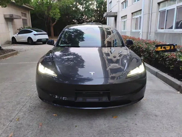 Tesla Model 3 — Фото автомобиля 2