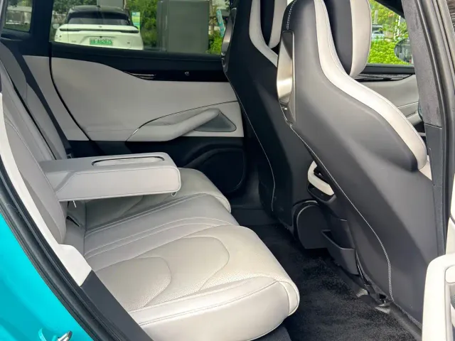 Xiaomi SU7 — Фото автомобиля 14
