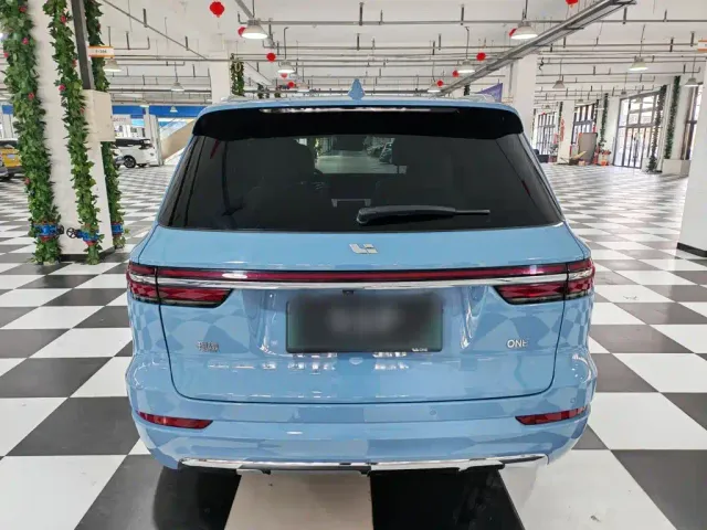 Li Auto ONE — Фото автомобиля 7
