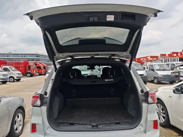 Ford Escape — Фото автомобиля 18
