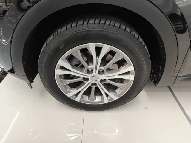 Buick Envision Plus — Фото автомобиля 22