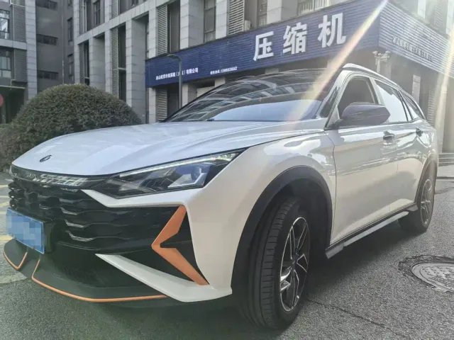 Фотография автомобиля — Dongfeng Yixuan GS