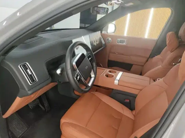 Li Auto L9 — Фото автомобиля 7