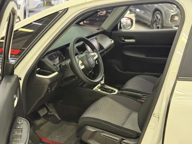Honda Fit — Фото автомобиля 8