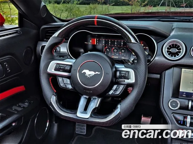 Ford Mustang — Фото автомобиля 6