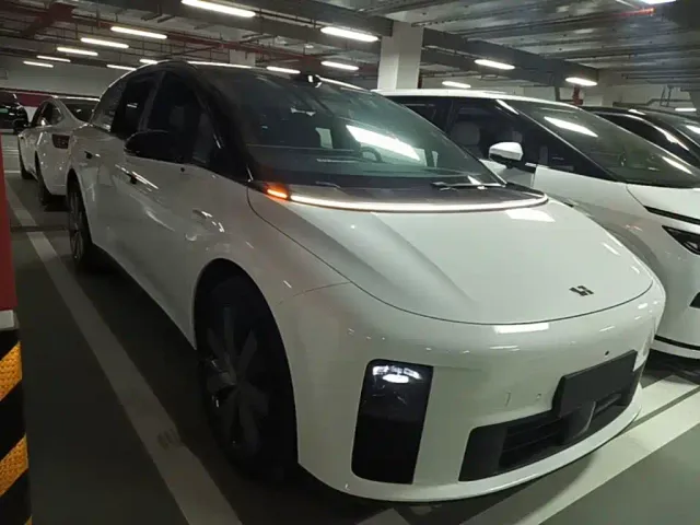 Li Auto i6 — Фото автомобиля 3
