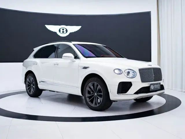 Bentley Bentayga — Фото автомобиля 3