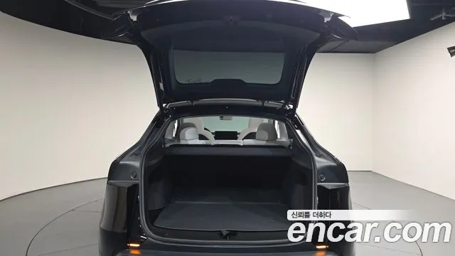 Tesla Model Y — Фото автомобиля 25