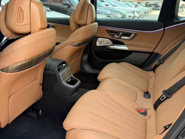 Mercedes-Benz E-Class — Фото автомобиля 8