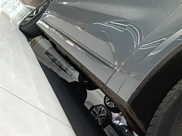 Li Auto L8 — Фото автомобиля 20