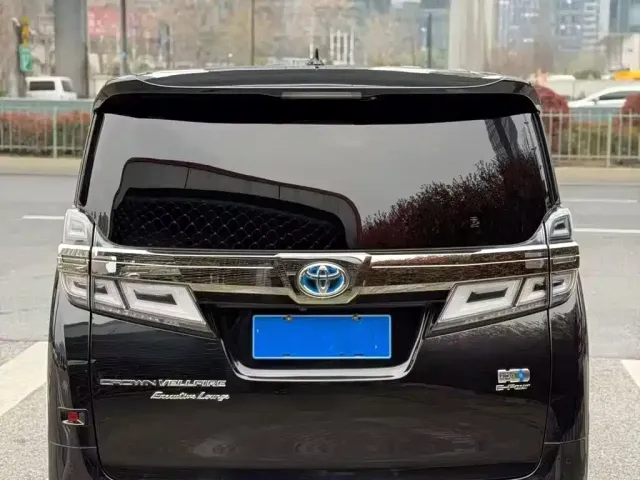 Toyota Vellfire — Фото автомобиля 9