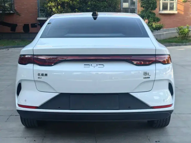BYD Qin L — Фото автомобиля 12