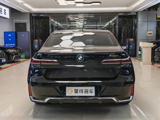 BMW 7 Series — Фото автомобиля 16