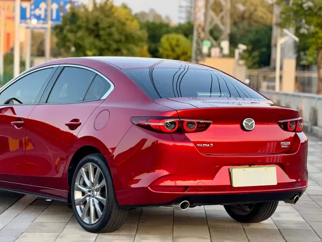 Mazda Axela — Фото автомобиля 9