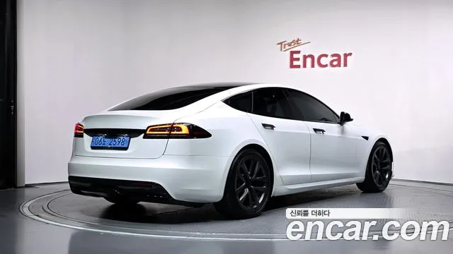 Tesla Model S — Фото автомобиля 2