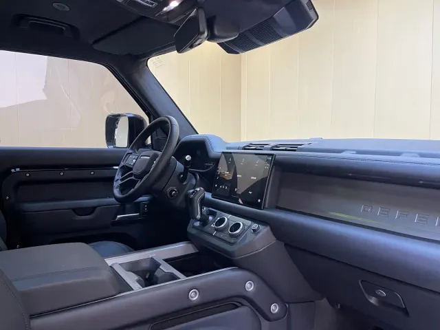 Land Rover Defender — Фото автомобиля 11