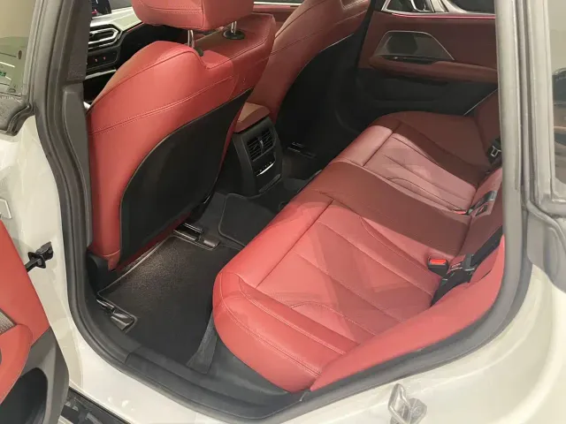 BMW i4 — Фото автомобиля 10