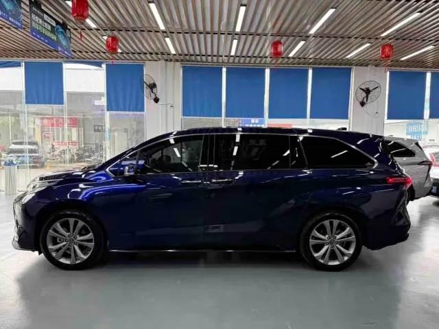 Toyota Sienna — Фото автомобиля 3