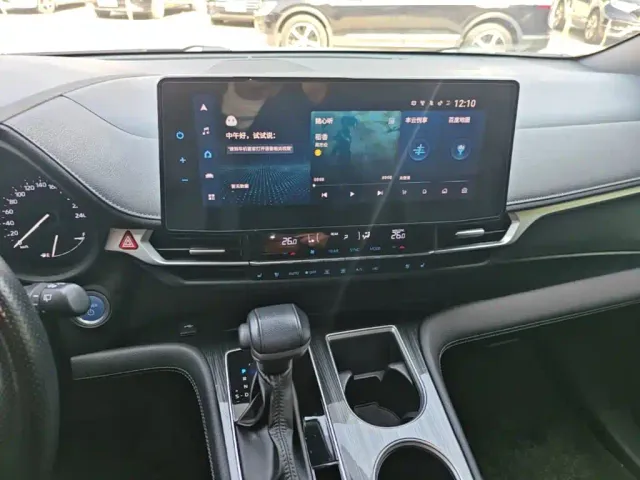 Toyota Sienna — Фото автомобиля 12