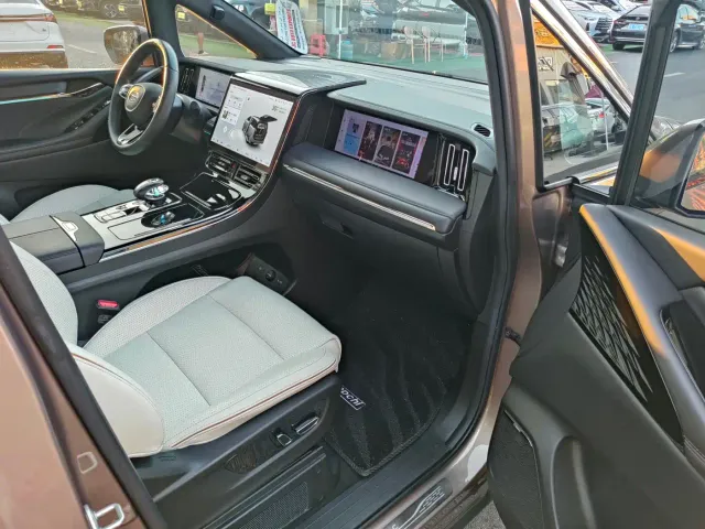 GAC Trumpchi E9 — Фото автомобиля 10