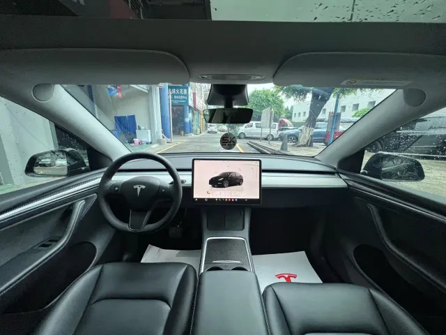 Tesla Model Y — Фото автомобиля 7