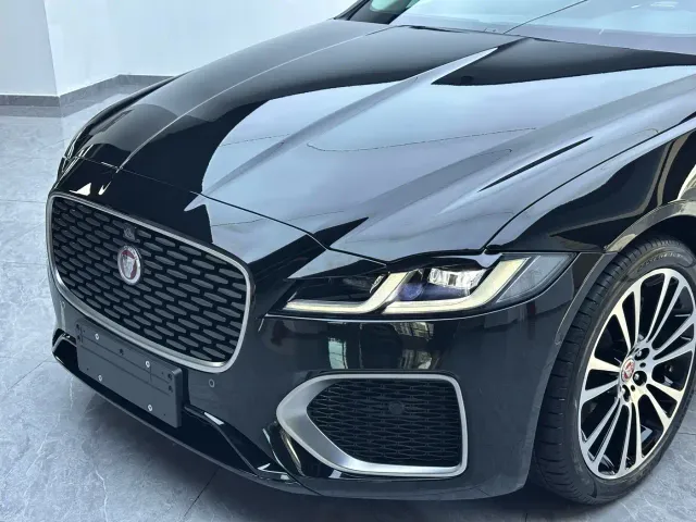 Jaguar XFL — Фото автомобиля 2