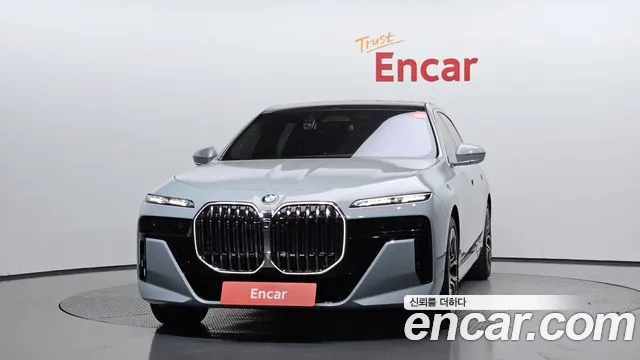 BMW 7-Series 7 серия (G70) 740i xDrive M Sport — Фото автомобиля 3