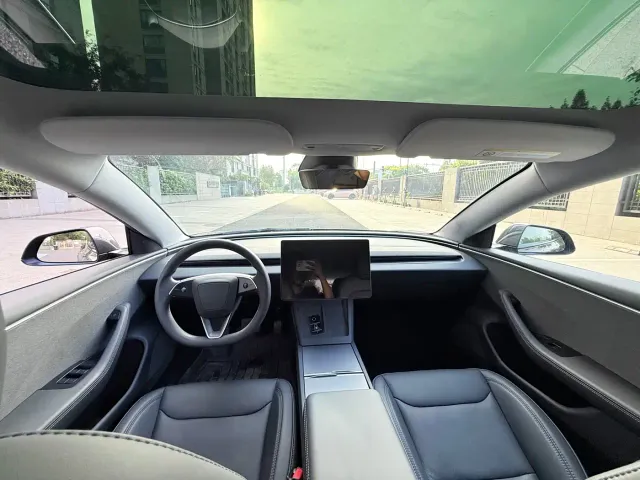 Tesla Model 3 — Фото автомобиля 7
