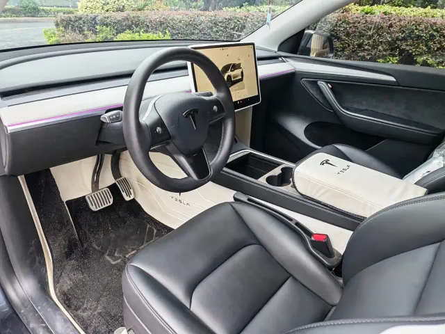 Tesla Model Y — Фото автомобиля 11