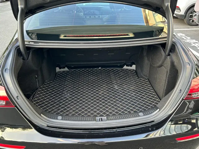Mercedes-Benz E-Class — Фото автомобиля 13