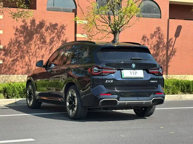 BMW iX3 — Фото автомобиля 9