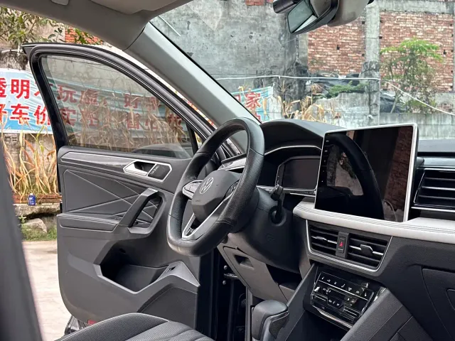 Volkswagen Tiguan L — Фото автомобиля 15
