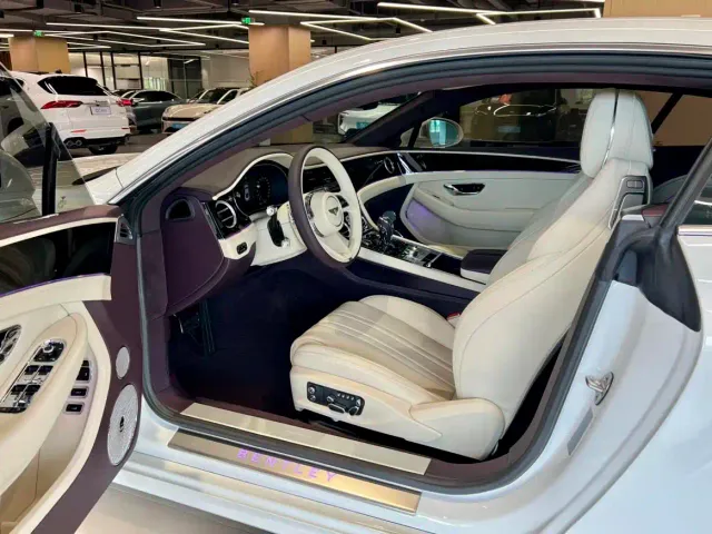 Bentley Continental Plug-in Hybrid — Фото автомобиля 8