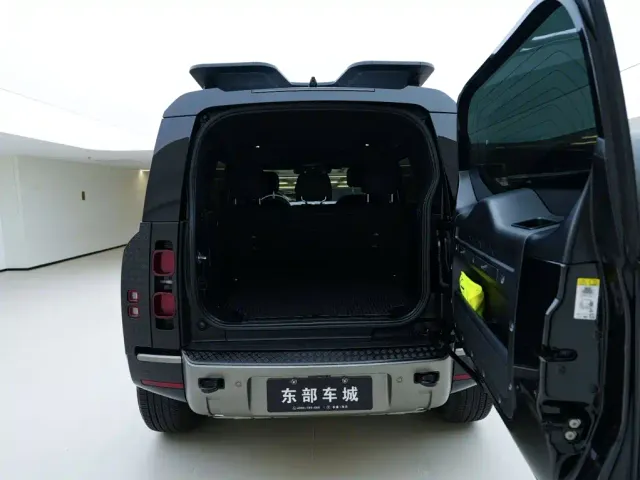 Land Rover Defender — Фото автомобиля 8