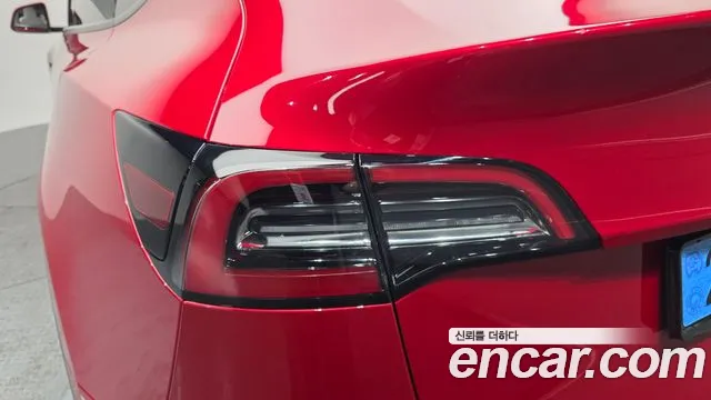 Tesla Model Y — Фото автомобиля 21