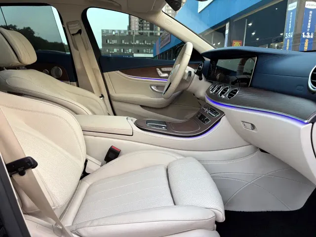 Mercedes-Benz E-Class — Фото автомобиля 12
