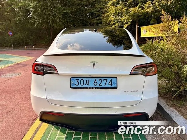 Tesla Model Y — Фото автомобиля 4